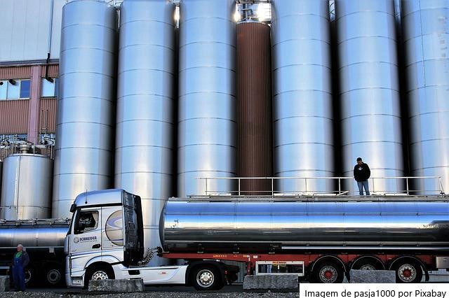 Faturamento da indústria tem recuperação e sobe 3,8% em março
