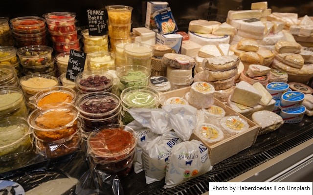 Como microplásticos estão migrando das embalagens para alimentos e bebidas