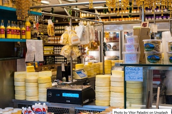 Preços de doces e queijos variam quase 50% entre lojas do Mercado Central