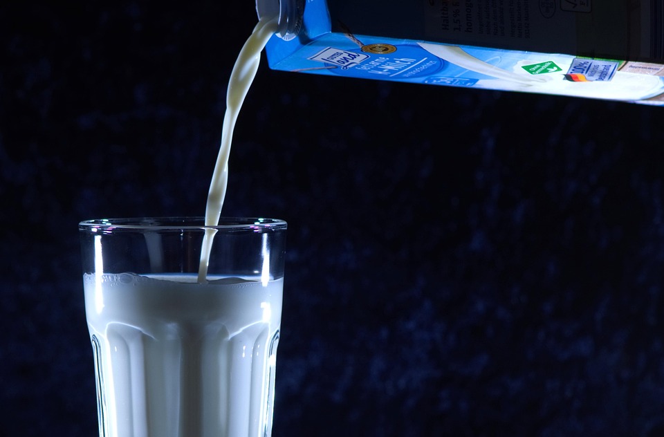 Caixinhas de leite estão encolhendo no Brasil: indústria aposta em embalagens de 500ml e 250ml após mudança nas famílias