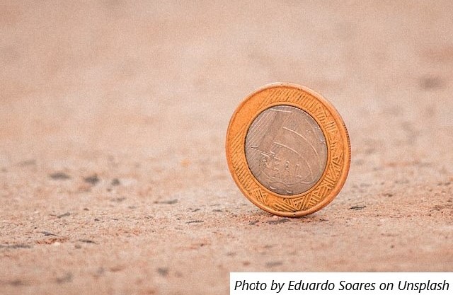 Pecuaristas aumentam a produção de leite, mas o preço do litro cai quase 20%